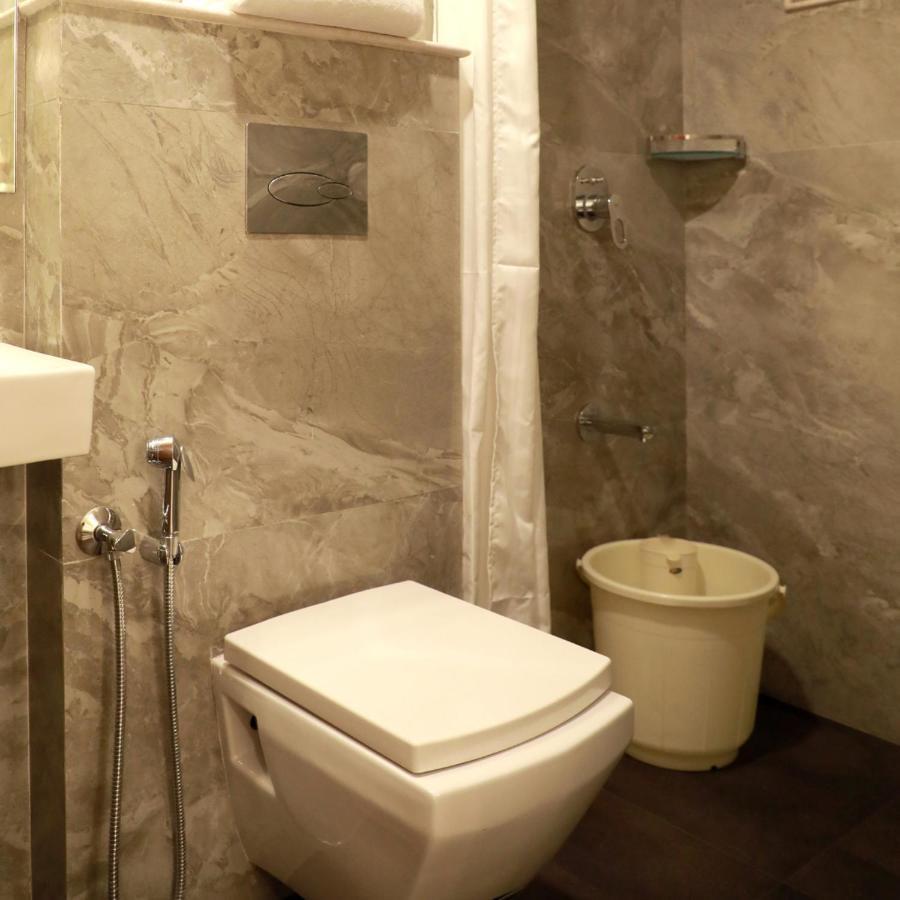 Hotel Lords, Fort Мумбай Екстериор снимка