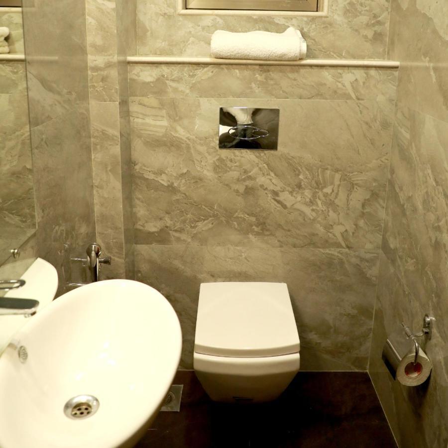 Hotel Lords, Fort Мумбай Екстериор снимка