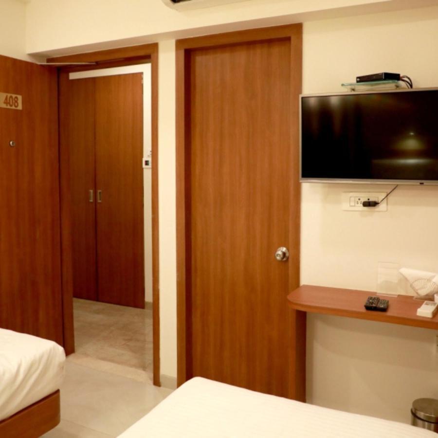 Hotel Lords, Fort Мумбай Екстериор снимка