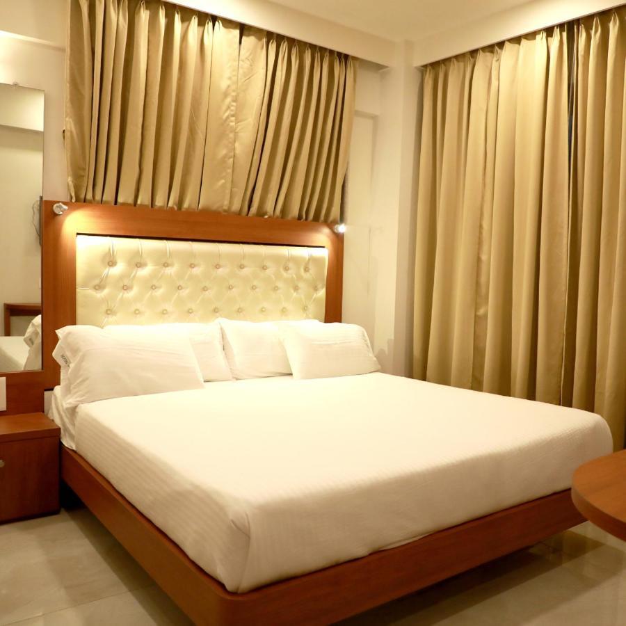 Hotel Lords, Fort Мумбай Екстериор снимка