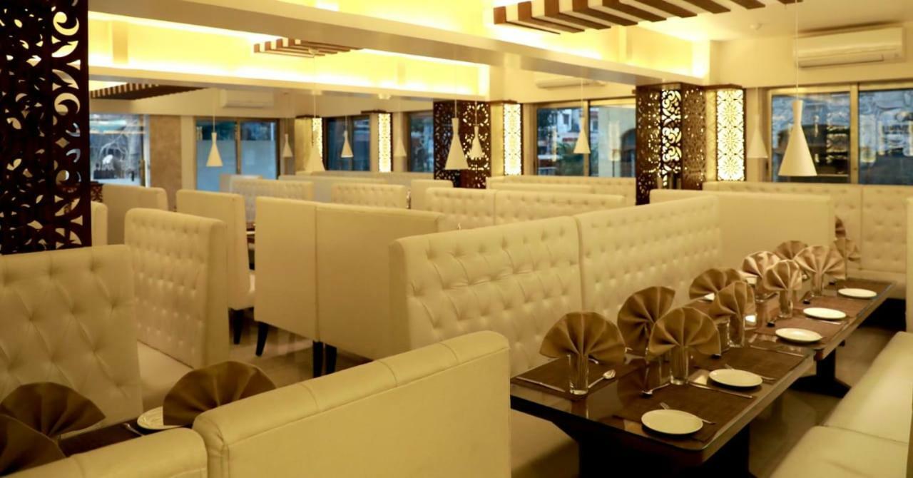 Hotel Lords, Fort Мумбай Екстериор снимка