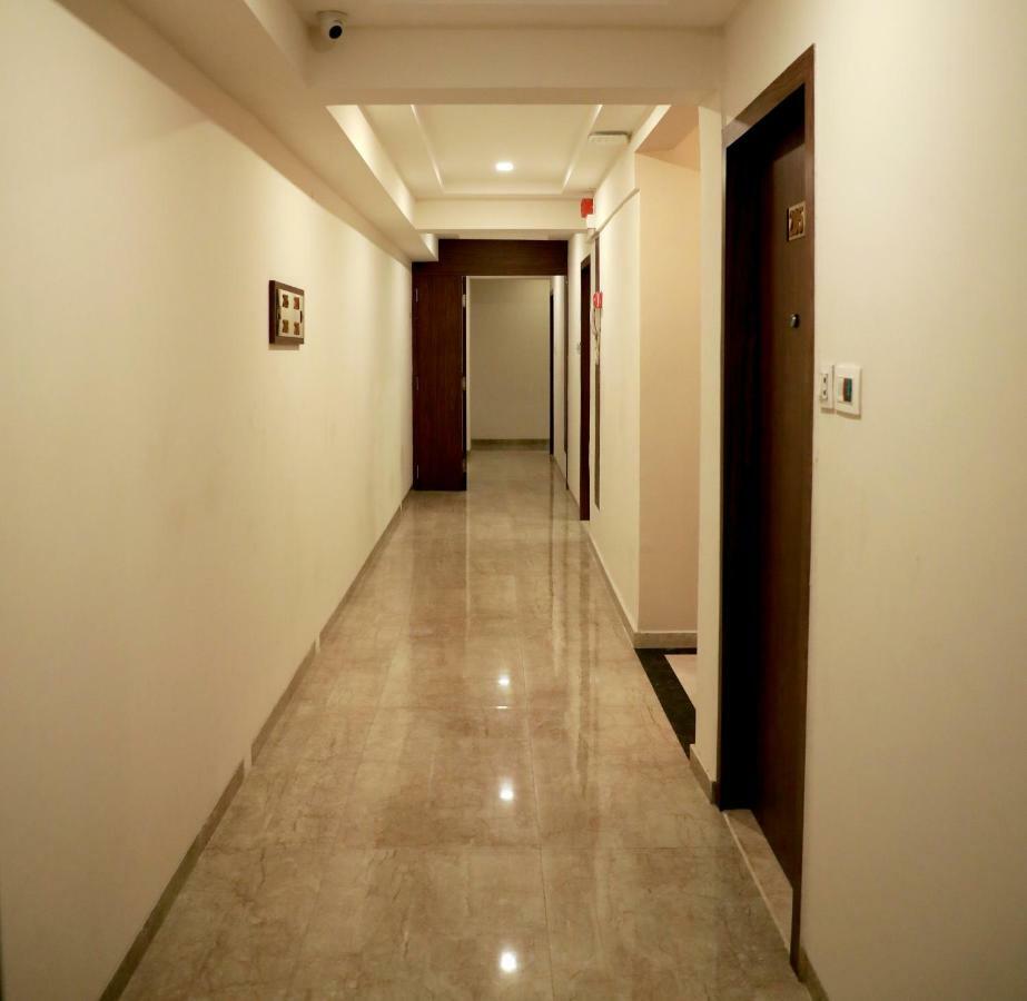 Hotel Lords, Fort Мумбай Екстериор снимка