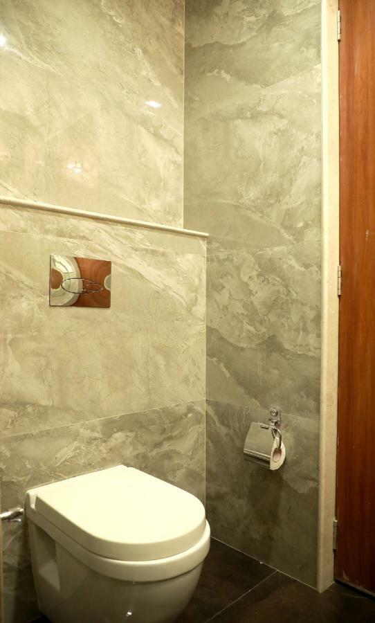 Hotel Lords, Fort Мумбай Екстериор снимка
