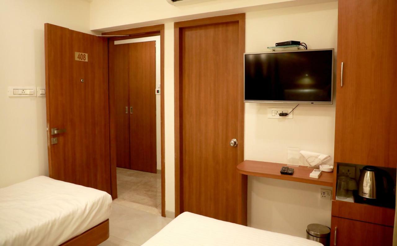 Hotel Lords, Fort Мумбай Екстериор снимка