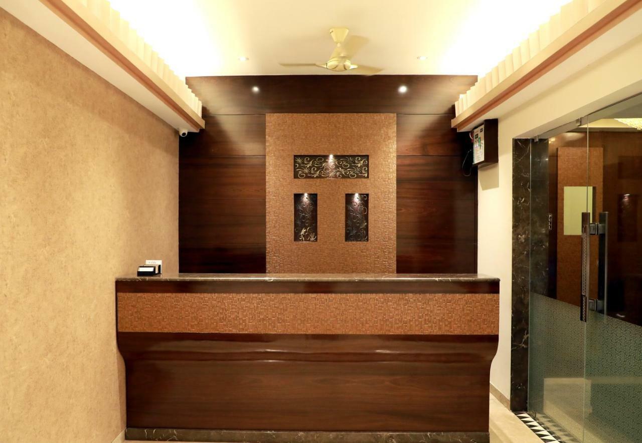 Hotel Lords, Fort Мумбай Екстериор снимка
