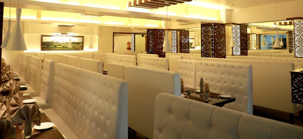 Hotel Lords, Fort Мумбай Екстериор снимка