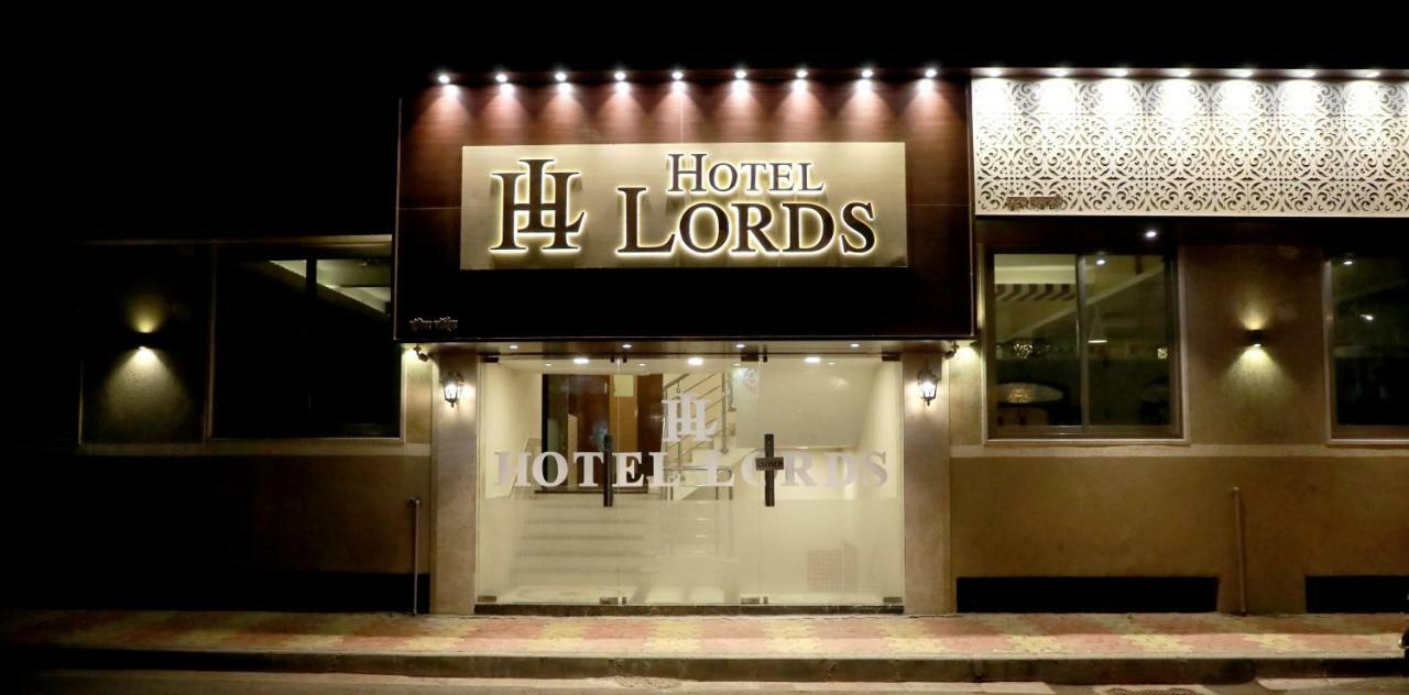 Hotel Lords, Fort Мумбай Екстериор снимка